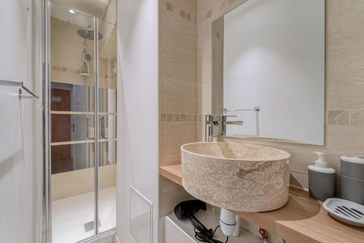 Beautiful Apartement With 2 Bedrooms In Paris Centre Bagian luar foto